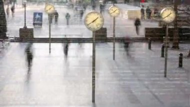 Timelapse of business people going to work in london dockland financial district .