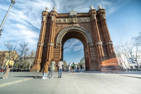 Rush Van Mensen Arc Triomf Monument Barcelona Spanje Rechtenvrije Stockfoto's