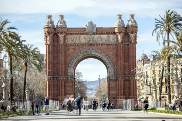 Rush Van Mensen Arc Triomf Monument Barcelona Spanje Rechtenvrije Stockafbeeldingen