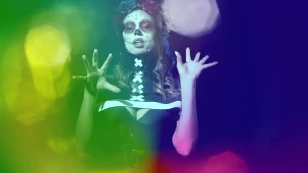 Красивая Женщина Изготовленной Заказ Конфеты Череп Мексиканский День Мёртвого Лица — стоковое видео