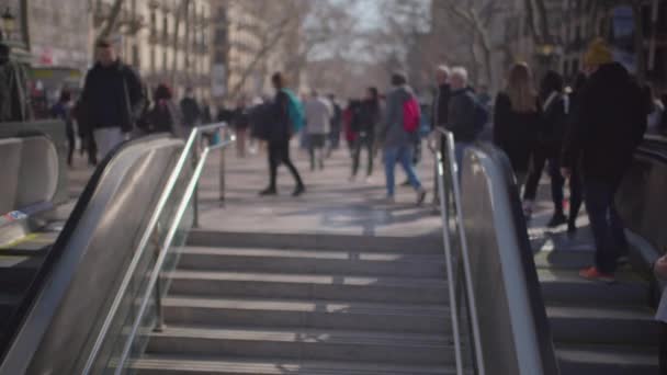 Timelapse Tłumów Ludzi Przy Wejściu Metra Las Rammblas Hiszpanii Barcelona — Wideo stockowe