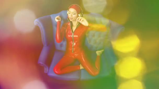 Eine Süße Tänzerin Einem Stuhl Posiert Lifestyleclip — Stockvideo