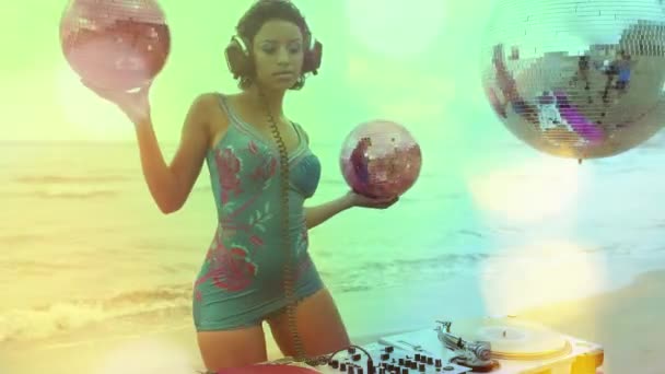 Красива Жінка Джі Пляжі — стокове відео