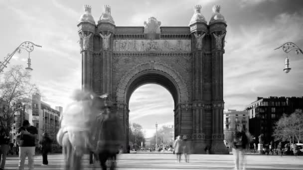Timelapse Corrida Pessoas Monumento Arco Triomf Barcelona Espanha Preto Branco — Vídeo de Stock