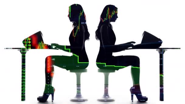 画面上で株式取引を持つコンピュータ上のスマート女性 — ストック動画