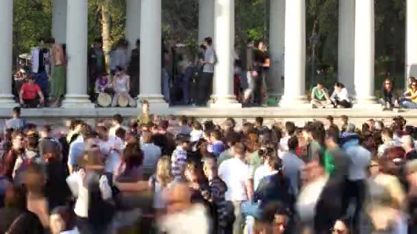 Drukte Van Mensen Retiro Park Madrid Een Zomerse Zondagmiddag — Stockvideo