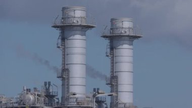 Barselona plajı ve elektrik santralinin zamanlaması.