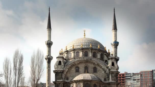 位于伊斯坦布尔的耶尼 卡米清真寺的时间 — 图库视频影像