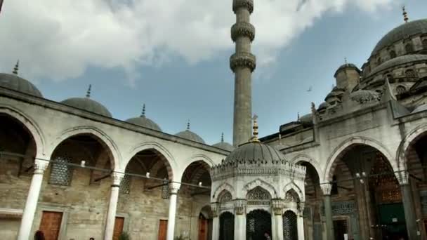 イスタンブール トルコの Yeni キャミ モスク内部パン タイムラプス — ストック動画