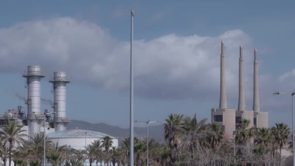 Timelapse Της Παραλίας Και Του Σταθμού Ηλεκτροπαραγωγής Barcelona — Αρχείο Βίντεο