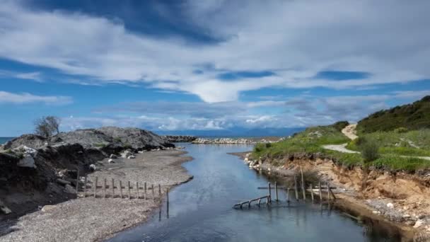 Río Que Conduce Mar Corfú — Vídeo de stock