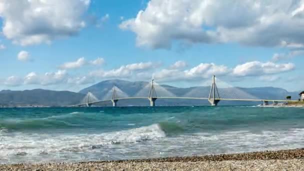 パトラス ギリシャに近いコリン湾を渡るリオ アンティリオ橋のタイムラプス — ストック動画