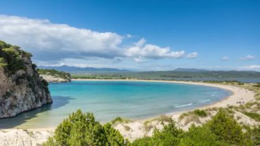 Peloponnese 'deki çarpıcı Voidokilia Sahili, Yunanistan