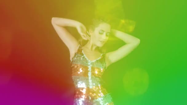 Egy Gyönyörű Táncol Csillogó Jelmezben — Stock videók