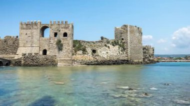 Yunanistan 'daki Methoni Şatosu' nun Bourtzi zamanı.