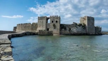Yunanistan 'daki Methoni Şatosu' nun Bourtzi zamanı.