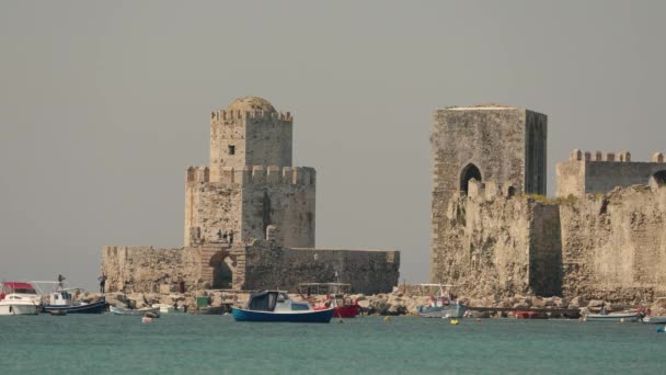 Primer Plano Los Bourtzi Del Castillo Methoni Grecia — Vídeo de stock