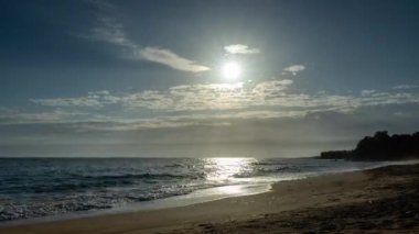 Yunanistan 'ın Zakynthos adasında sakin deniz manzarası zamanı