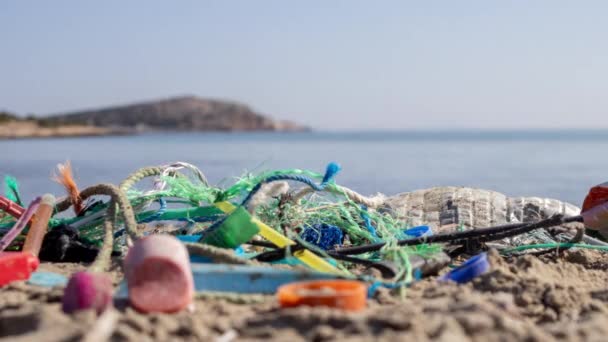 Plaża Grecji Pokryta Śmieciami Śmieciami — Wideo stockowe
