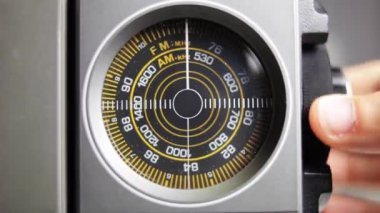 eski bir retro radyo dairesel radyo arama Close-Up