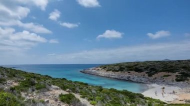 Antiparos 'taki göz kamaştırıcı faneromeni plajı.