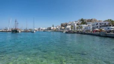 Naxos Greece 'deki güzel naxos kasabasının zamanı.
