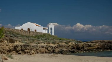 Zakyntos Yunanistan sahilindeki Agios Nikolaos Şapeli