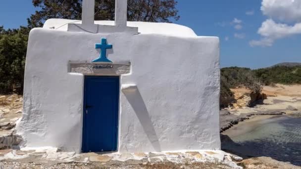 Griechische Kapelle Strand Von Alyko Auf Naxos Griechenland — Stockvideo