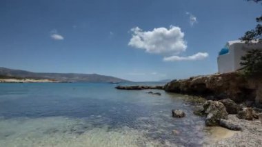 Yunanistan 'da Alyko plajının yanındaki Yunan şapeli