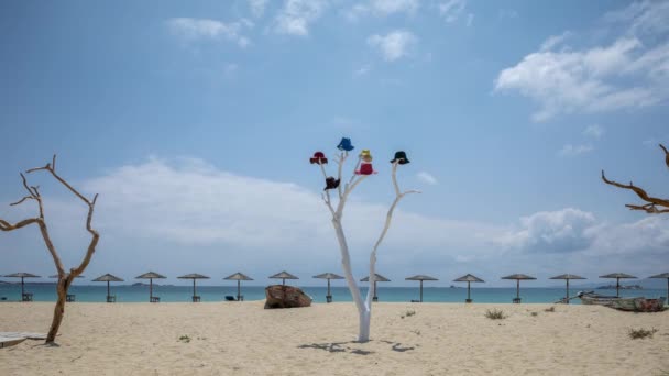 Timelapse Splendida Spiaggia Maragkas Naxos Isola Grecia Con Cappelli Sugli — Video Stock