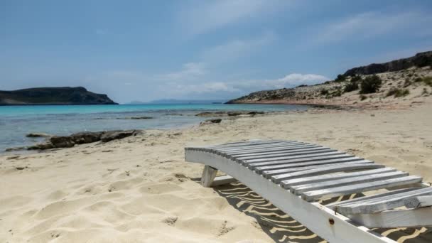 Impresionante Playa Simos Elafonisos Isla Griega Con Tumbona Madera — Vídeo de stock