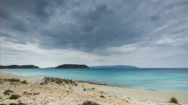 位于希腊伊拉弗尼索斯岛的令人叹为观止的Simos海滩 — 图库视频影像