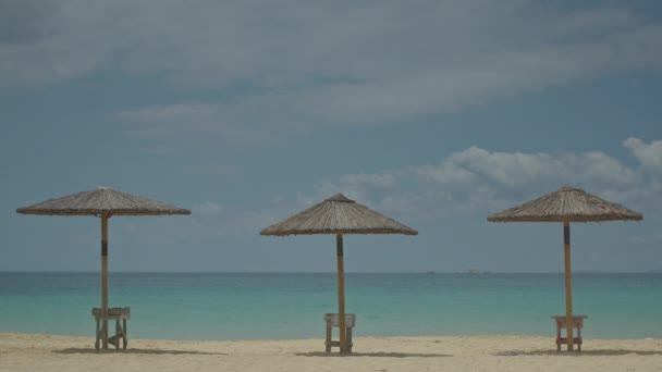Timelapse Impresionante Playa Maragkas Isla Naxos Grecia Con Sombrillas — Vídeos de Stock
