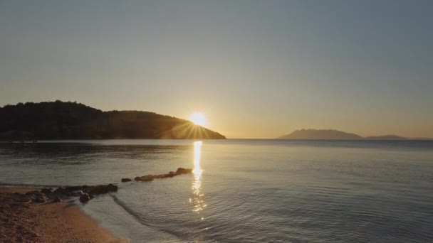 Foto Van Mooi Strand Kust Griekenland Bij Zonsondergang — Stockvideo