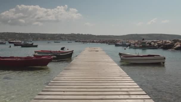 Mały Port Drewnianym Molo Łodzi Grecji — Wideo stockowe