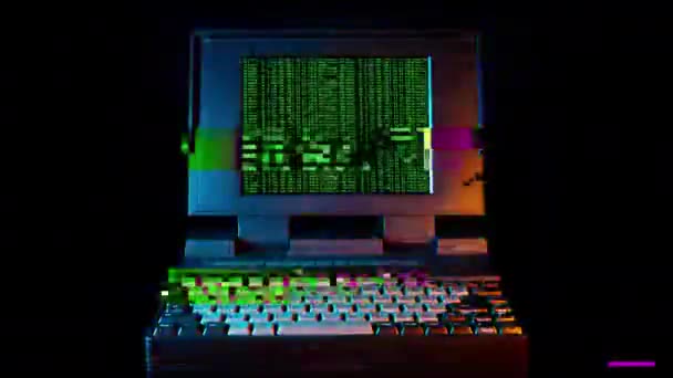带有鲜艳彩灯的老式笔记本电脑 — 图库视频影像
