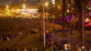 La Merce Festivali sırasında Barselona sahilindeki insanların zamanı.