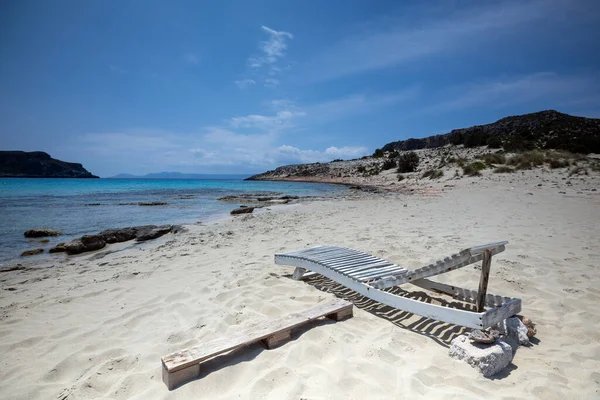 Simos Strand Naxos Eiland Griekenland Met Houten Ligstoel Stockfoto