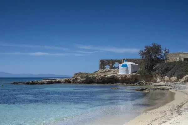 Grekiskt Kapell Bredvid Alyko Strand Naxos Greece Stockfoto