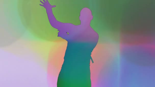 ライト パターンが付いている男性の影のシルエットのダンサー — ストック動画