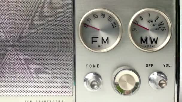 旧复古收音机的特写 — 图库视频影像