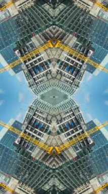 İnanılmaz Londra şehrinin ufuk çizgisi zaman çizelgesi dikey olarak soyut aynalı desene dönüştü