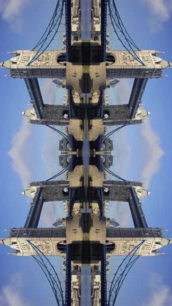 Utrolig London City Skyline Timelapse Laget Abstrakt Speilet Mønster Vertikal – stockvideo