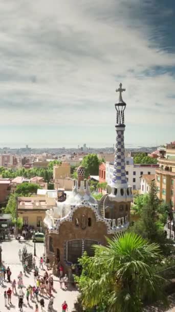 Park Guell Zaprojektowany Przez Antoniego Gaudiego Barcelona Hiszpania Pionie — Wideo stockowe