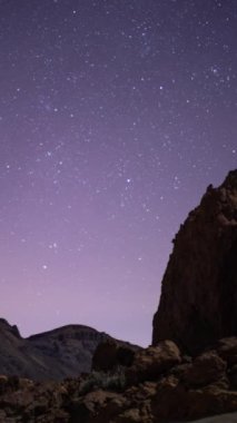 Tenerife 'deki el teide volkanı dikey biçimde