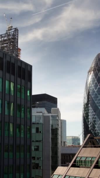 素晴らしいロンドン都市のスカイラインのタイムラプス 垂直の高い視点から — ストック動画