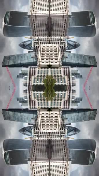 素晴らしいロンドン都市のスカイラインのタイムラプスは 垂直に抽象的な鏡面パターンに作られました — ストック動画