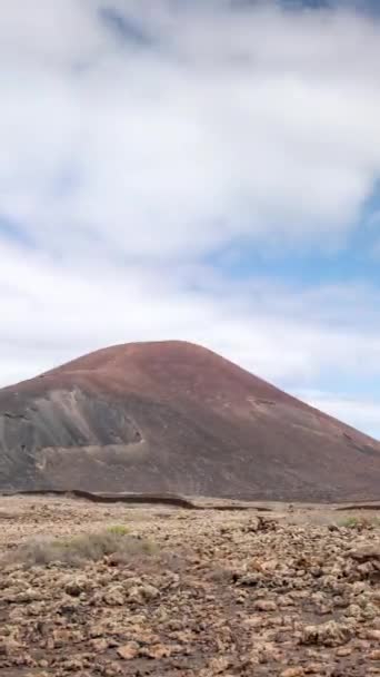 Timelapse Wolken Boven Woestijn Timanfaya National Park Lanzarote Verticale — Stockvideo
