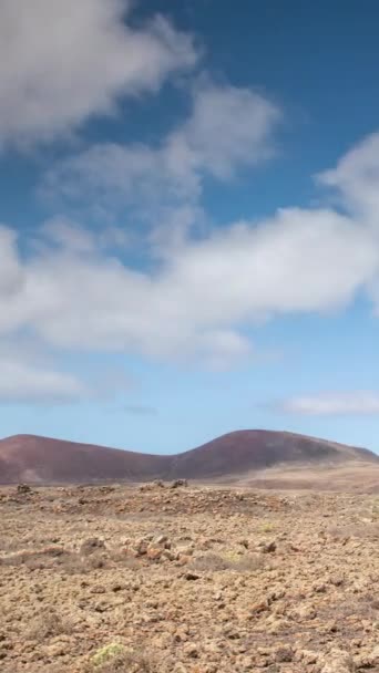 Timelapse Nubes Sobre Desierto Parque Nacional Timanfaya Lanzarote Vertical — Vídeos de Stock