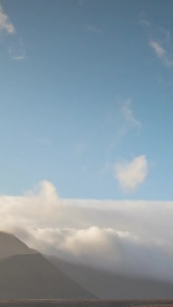 Timelapse Nubes Sobre Desierto Parque Nacional Timanfaya Lanzarote Vertical — Vídeos de Stock